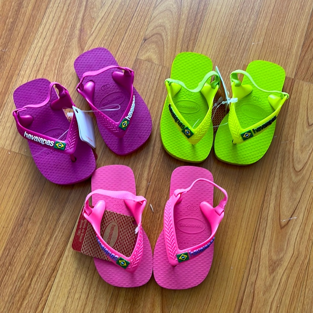 3 pairs of never worn Havaianas baby size 20.